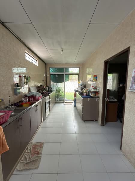 Rare Single Storey Inter-Terrace On Elevated Ground! ❤️ Rebuild Your Dream Home, , 3 Bedrooms, 1,500 sqft, Terraced House For Sale, by Shauna Seow, 500200636 - Kitchen - PropertyGuru.com.sg