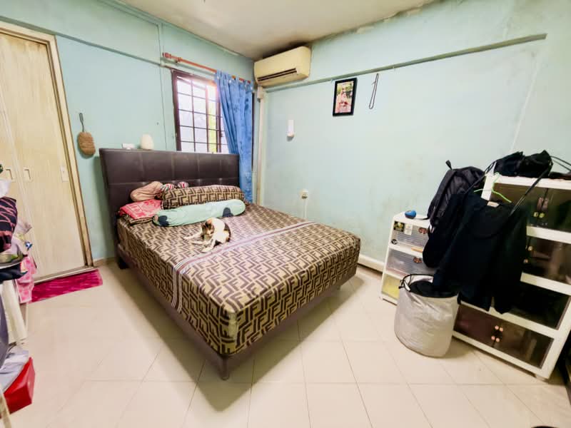 235 Bukit Batok East Avenue 5, 235 Bukit Batok East Avenue 5, 2 Bedrooms, 721 sqft, HDB Flat For Sale, by Lydia Hanim, 500200639 - Bedroom - PropertyGuru.com.sg