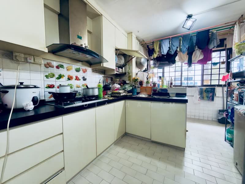 235 Bukit Batok East Avenue 5, 235 Bukit Batok East Avenue 5, 2 Bedrooms, 721 sqft, HDB Flat For Sale, by Lydia Hanim, 500200639 - Kitchen - PropertyGuru.com.sg