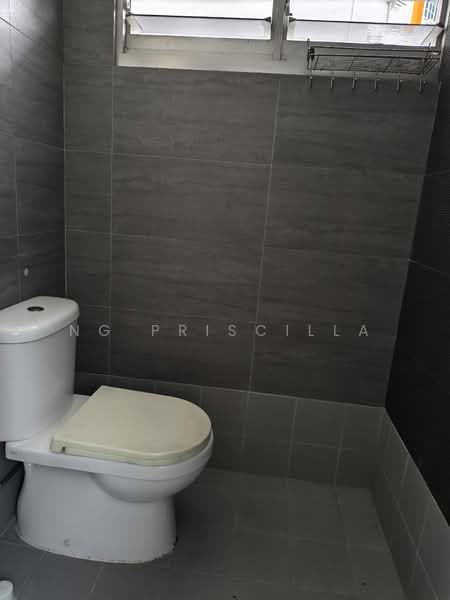 181 Ang Mo Kio Avenue 5, 181 Ang Mo Kio Avenue 5, 2 Bedrooms, 732 sqft, HDB Flat For Rent, by Ng Priscilla, 500200641 - Bathroom - PropertyGuru.com.sg