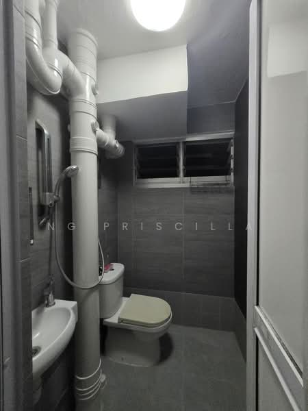 181 Ang Mo Kio Avenue 5, 181 Ang Mo Kio Avenue 5, 2 Bedrooms, 732 sqft, HDB Flat For Rent, by Ng Priscilla, 500200641 - Bathroom - PropertyGuru.com.sg