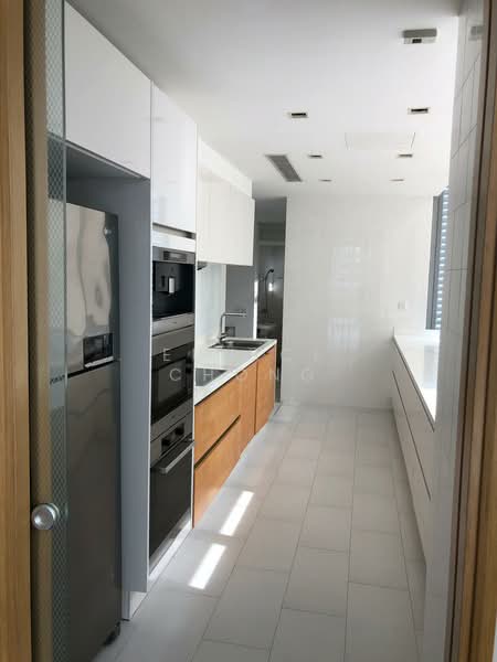 Helios Residences, 17 Cairnhill Circle, 2 Bedrooms, 1,281 sqft, Condominium For Rent, by Eunice Chong, 500200643 - Kitchen - PropertyGuru.com.sg