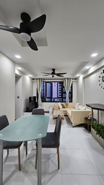 548B Segar Road, 548B Segar Road, 2 Bedrooms, 721 sqft, HDB Flat For Rent, by Asley Ho, 500200648 - Living Room - PropertyGuru.com.sg