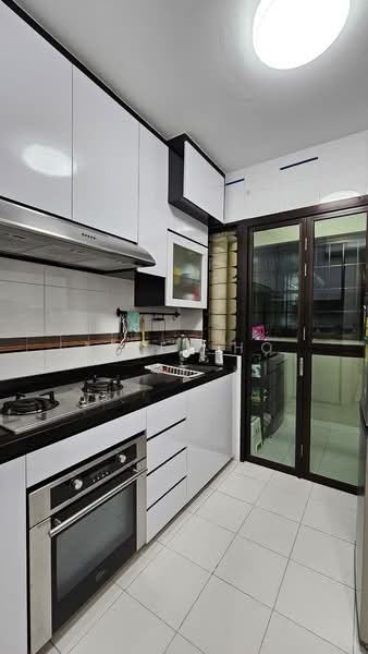 548B Segar Road, 548B Segar Road, 2 Bedrooms, 721 sqft, HDB Flat For Rent, by Asley Ho, 500200648 - Kitchen - PropertyGuru.com.sg