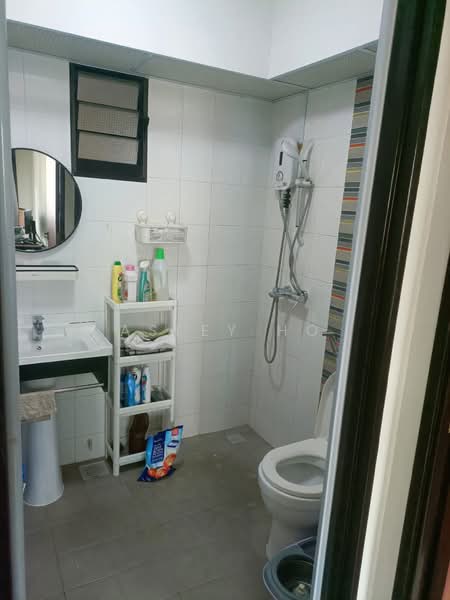548B Segar Road, 548B Segar Road, 2 Bedrooms, 721 sqft, HDB Flat For Rent, by Asley Ho, 500200648 - Bathroom - PropertyGuru.com.sg