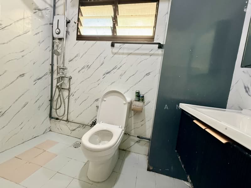 897C Woodlands Drive 50, 897C Woodlands Drive 50, Admiralty / Woodlands, 3 Bedrooms, 1,065 sqft, HDB Flat For Sale, by Bob Sophian, 500200660 - Bathroom - PropertyGuru.com.sg