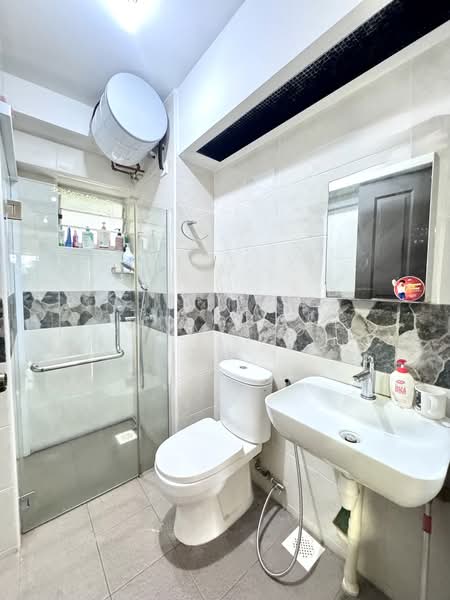 407B Fernvale Road, 407B Fernvale Road, 3 Bedrooms, 1,184 sqft, HDB Flat For Sale, by Ena Teo, 500200673 - Bathroom - PropertyGuru.com.sg