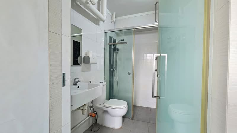 578 Hougang Avenue 4, 578 Hougang Avenue 4, 3 Bedrooms, 1,507 sqft, HDB Flat For Sale, by Aaron Koh, 500200679 - Bathroom - PropertyGuru.com.sg