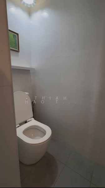 Lucky Plaza, 304 Orchard Road, 2 Bedrooms, 828 sqft, Apartment For Sale, by Thiah Hao Ting Russell Baligod, 500200692 - Bathroom - PropertyGuru.com.sg