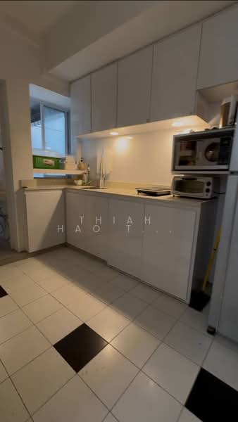 Lucky Plaza, 304 Orchard Road, 2 Bedrooms, 828 sqft, Apartment For Sale, by Thiah Hao Ting Russell Baligod, 500200692 - Kitchen - PropertyGuru.com.sg