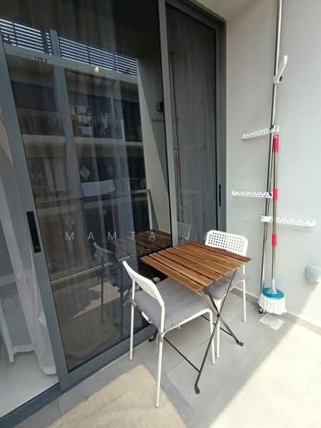 The Octet, 19 Lorong 24 Geylang, 2 Bedrooms, 431 sqft, Apartment For Rent, by Mamta Jain, 500200694 - Balcony - PropertyGuru.com.sg
