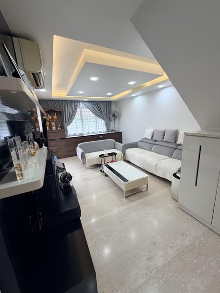 726 Jurong West Avenue 5, 726 Jurong West Avenue 5, 4 Bedrooms, 1,571 sqft, HDB Flat For Sale, by Chris Tan, 500200695 - Living Room - PropertyGuru.com.sg