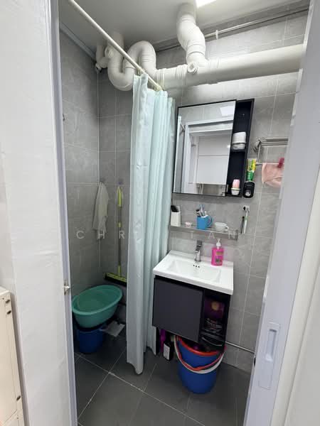 726 Jurong West Avenue 5, 726 Jurong West Avenue 5, 4 Bedrooms, 1,571 sqft, HDB Flat For Sale, by Chris Tan, 500200695 - Bathroom - PropertyGuru.com.sg