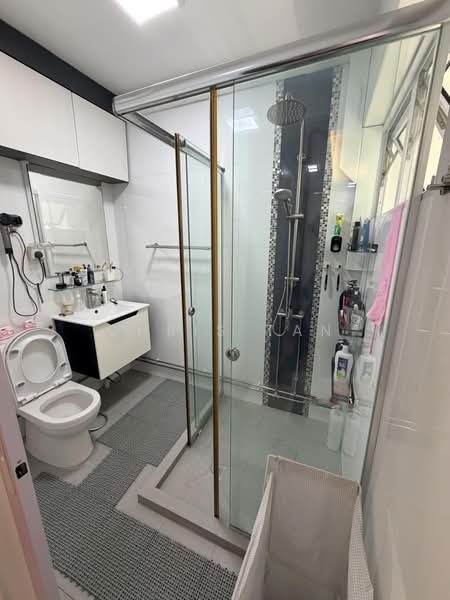 726 Jurong West Avenue 5, 726 Jurong West Avenue 5, 4 Bedrooms, 1,571 sqft, HDB Flat For Sale, by Chris Tan, 500200695 - Bathroom - PropertyGuru.com.sg