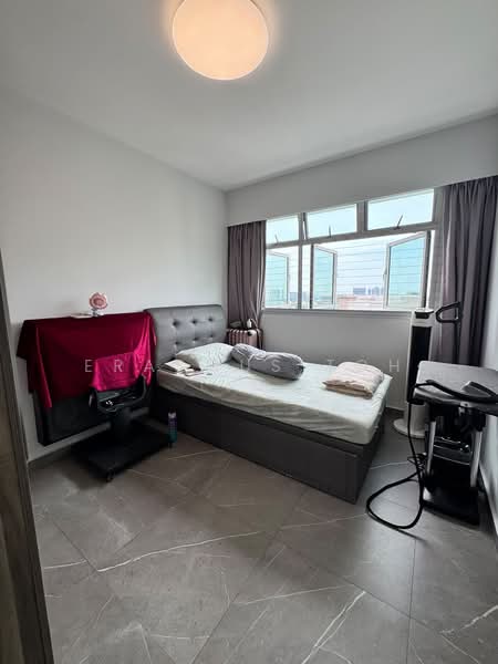 293C Bukit Batok Street 21, 293C Bukit Batok Street 21, 3 Bedrooms, 990 sqft, HDB Flat For Sale, by Erasmus Toh, 500200700 - Bedroom - PropertyGuru.com.sg