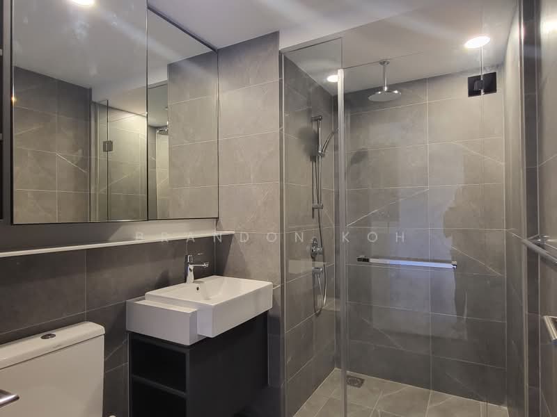 La Fiesta, 60 Sengkang Square, 1 Bedroom, 452 sqft, Condominium For Rent, by Brandon Koh, 500200714 - Bathroom - PropertyGuru.com.sg