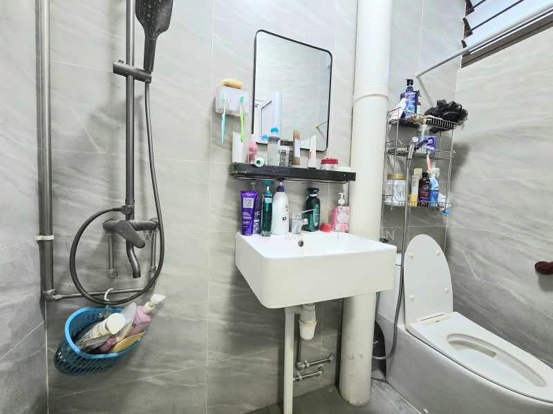 249 Kim Keat Link, 249 Kim Keat Link, 3 Bedrooms, 1,302 sqft, HDB Flat For Sale, by William Tan, 500200729 - Bathroom - PropertyGuru.com.sg