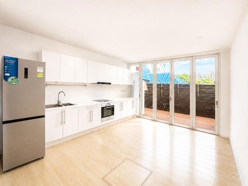 Eden Grove, Eden Grove, 2 Bedrooms, 1,469 sqft, Terraced House For Rent, by Cleon Tay, 500200732 - Kitchen - PropertyGuru.com.sg