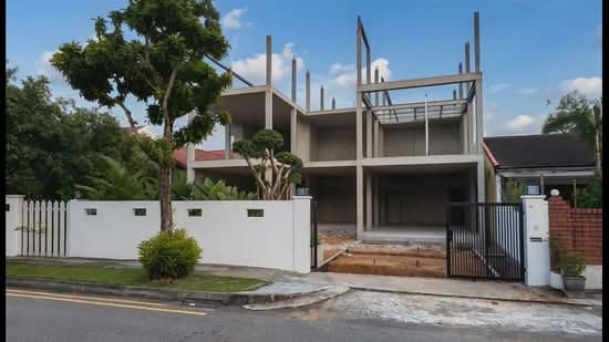 Rare Freehold Regular Land with Wide Frontage Near MRT, , 6 Bedrooms, 2,500 sqft, Semi-Detached House For Sale, by Leon Lim, 500200749 - PropertyGuru.com.sg