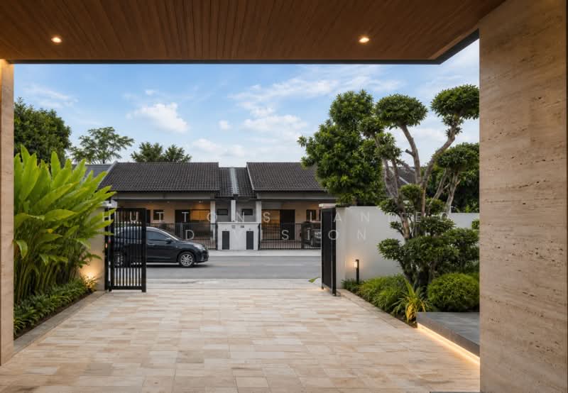 Rare Freehold Regular Land with Wide Frontage Near MRT, , 6 Bedrooms, 2,500 sqft, Semi-Detached House For Sale, by Leon Lim, 500200749 - Exterior - PropertyGuru.com.sg