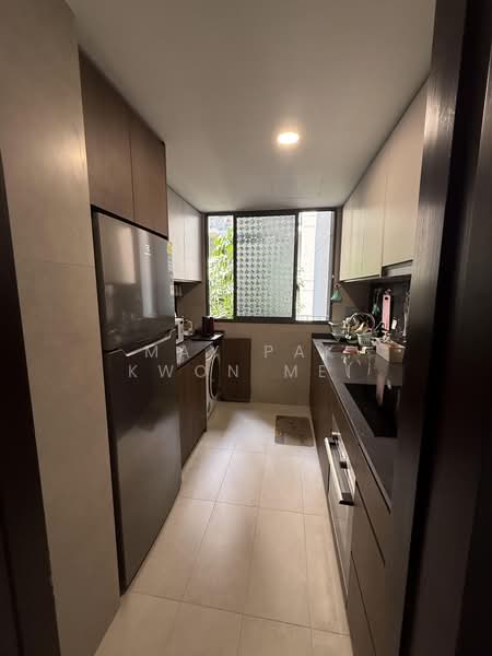 The Watergardens at Canberra, 57 Canberra Drive, 3 Bedrooms, 904 sqft, Condominium For Rent, by May Pak Kwon Mei, 500200793 - Kitchen - PropertyGuru.com.sg
