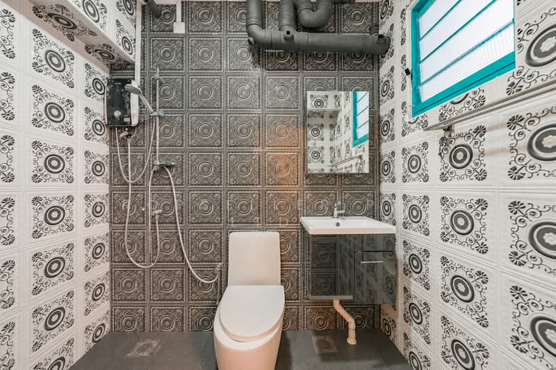 12 Farrer Park Road, 12 Farrer Park Road, 2 Bedrooms, 667 sqft, HDB Flat For Sale, by Kit Toh, 500200796 - Bathroom - PropertyGuru.com.sg