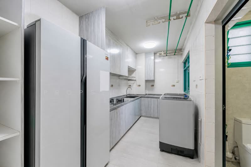 12 Farrer Park Road, 12 Farrer Park Road, 2 Bedrooms, 667 sqft, HDB Flat For Sale, by Kit Toh, 500200796 - Kitchen - PropertyGuru.com.sg