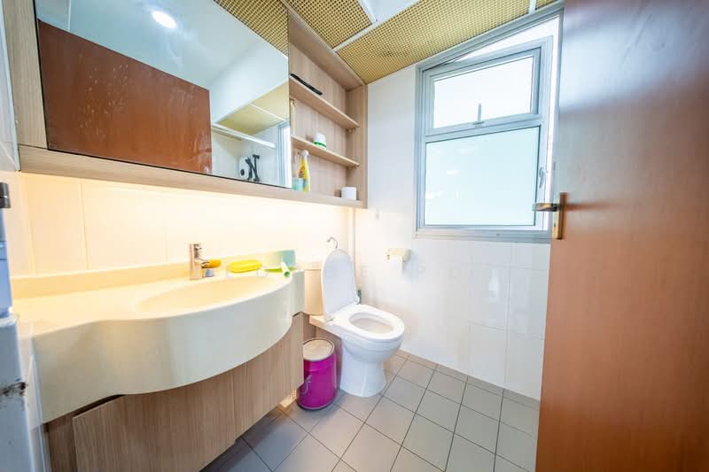 677B Yishun Ring Road, 677B Yishun Ring Road, 3 Bedrooms, 1,216 sqft, HDB Flat For Sale, by George Poo, 500200800 - Bathroom - PropertyGuru.com.sg