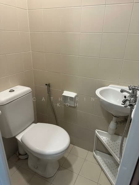 Burlington Square, 175B Bencoolen Street, Room Rental, 100 sqft, Apartment For Rent, by Catherine Koh, 500200811 - Bathroom 2 0810 - PropertyGuru.com.sg