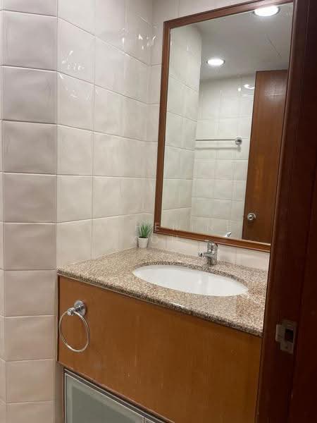 Burlington Square, 175B Bencoolen Street, Beach Road / Bugis / Rochor, Room Rental, 100 sqft, Apartment For Rent, by Catherine Koh, 500200811 - 1004 Bathroom - PropertyGuru.com.sg