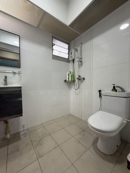 435C Bukit Batok West Avenue 5, 435C Bukit Batok West Avenue 5, 4 Bedrooms, 1,216 sqft, HDB Flat For Sale, by Christine Nga, 500200819 - Bathroom - PropertyGuru.com.sg