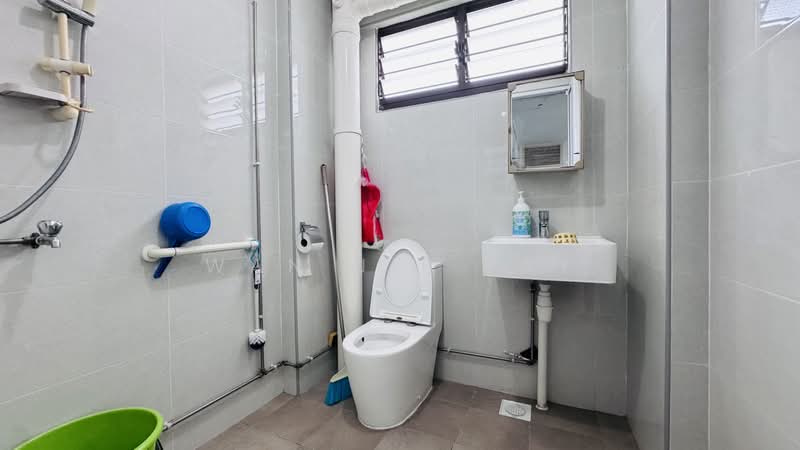 144 Bishan Street 12, 144 Bishan Street 12, 3 Bedrooms, 1,109 sqft, HDB Flat For Sale, by Wan Jie Tay, 500200821 - Bathroom - PropertyGuru.com.sg