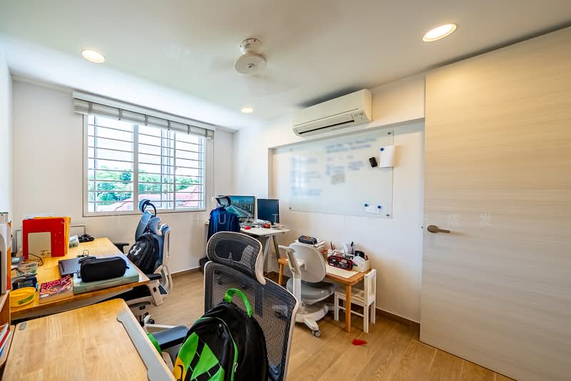 652 Yishun Avenue 4, 652 Yishun Avenue 4, 4 Bedrooms, 1,765 sqft, HDB Flat For Sale, by Seng Huat Kee 纪成发, 500200847 - Study - PropertyGuru.com.sg