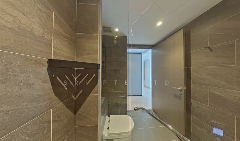 Affinity At Serangoon, 30 Serangoon North Avenue 1, 2 Bedrooms, 732 sqft, Condominium For Sale, by VINCENT LYE, 500200874 - Bathroom - PropertyGuru.com.sg
