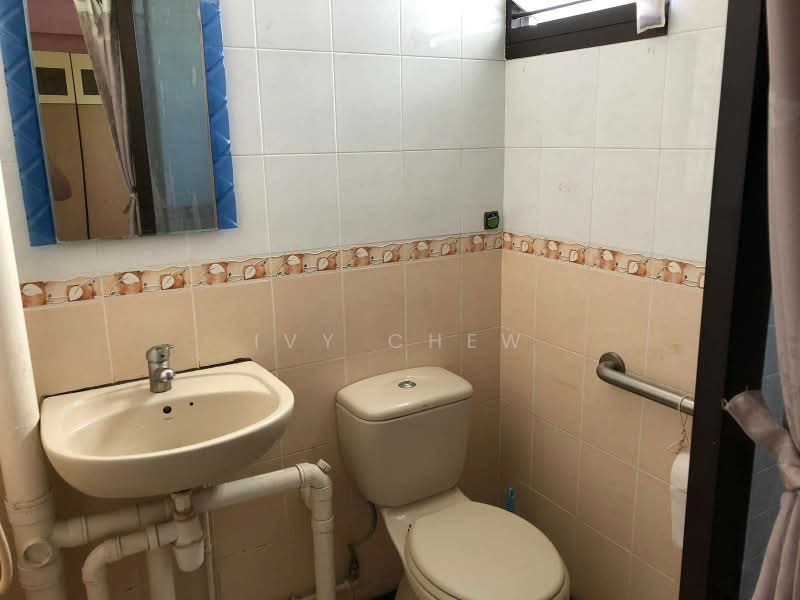 518 Bedok North Avenue 2, 518 Bedok North Avenue 2, 3 Bedrooms, 990 sqft, HDB Flat For Sale, by Ivy Chew, 500200893 - Bathroom - PropertyGuru.com.sg