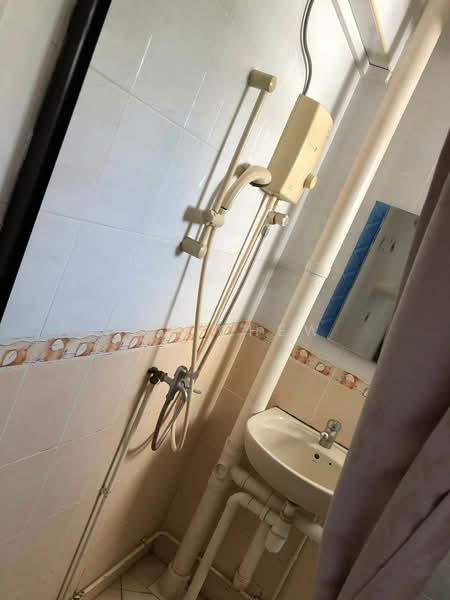 518 Bedok North Avenue 2, 518 Bedok North Avenue 2, 3 Bedrooms, 990 sqft, HDB Flat For Sale, by Ivy Chew, 500200893 - Bathroom - PropertyGuru.com.sg