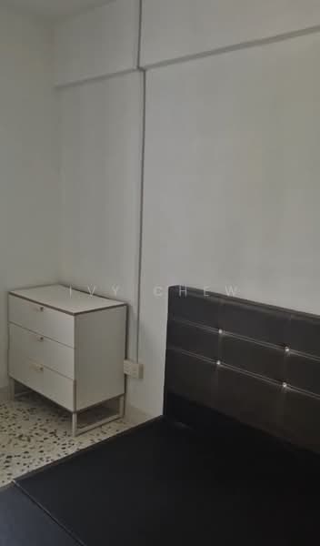 518 Bedok North Avenue 2, 518 Bedok North Avenue 2, 3 Bedrooms, 990 sqft, HDB Flat For Sale, by Ivy Chew, 500200893 - Bedroom - PropertyGuru.com.sg