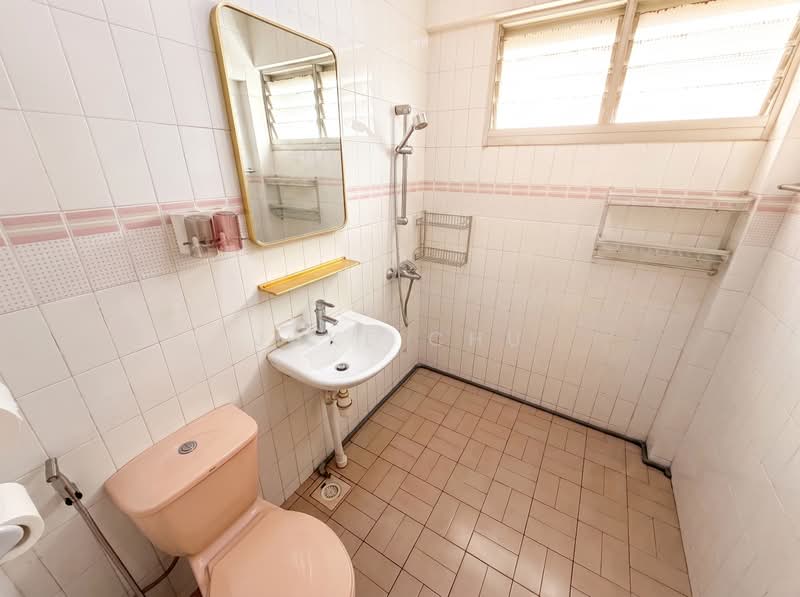 217 Choa Chu Kang Central, 217 Choa Chu Kang Central, 3 Bedrooms, 1,130 sqft, HDB Flat For Rent, by Jake Chu, 500200915 - Master Bathroom - PropertyGuru.com.sg
