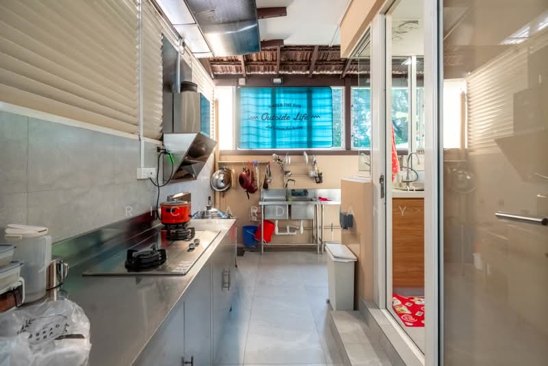 The Springside, 31 Springside View, 5 Bedrooms, 3,800 sqft, Terraced House For Sale, by Richard Jany, 500200921 - Kitchen - PropertyGuru.com.sg