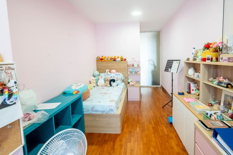 The Springside, 31 Springside View, 5 Bedrooms, 3,800 sqft, Terraced House For Sale, by Richard Jany, 500200921 - Bedroom - PropertyGuru.com.sg