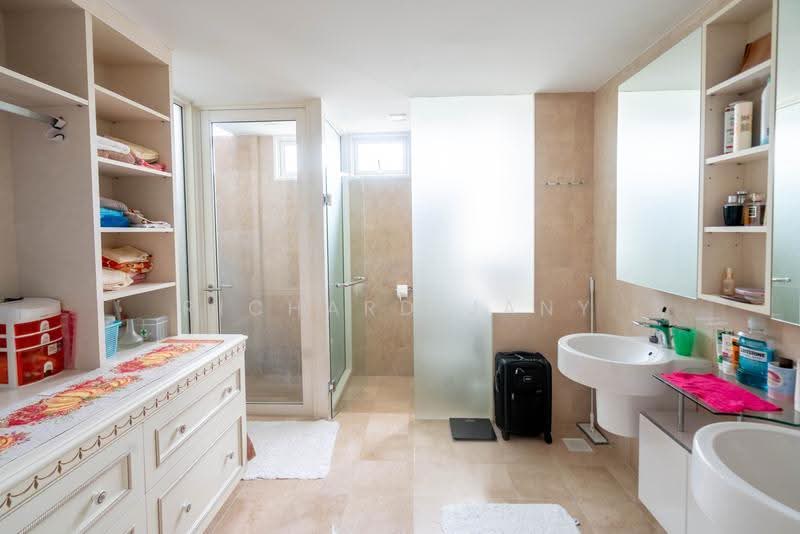 The Springside, 31 Springside Walk, Mandai / Upper Thomson, 5 Bedrooms, 3,800 sqft, Terraced House For Sale, by Richard Jany, 500200921 - Bathroom - PropertyGuru.com.sg