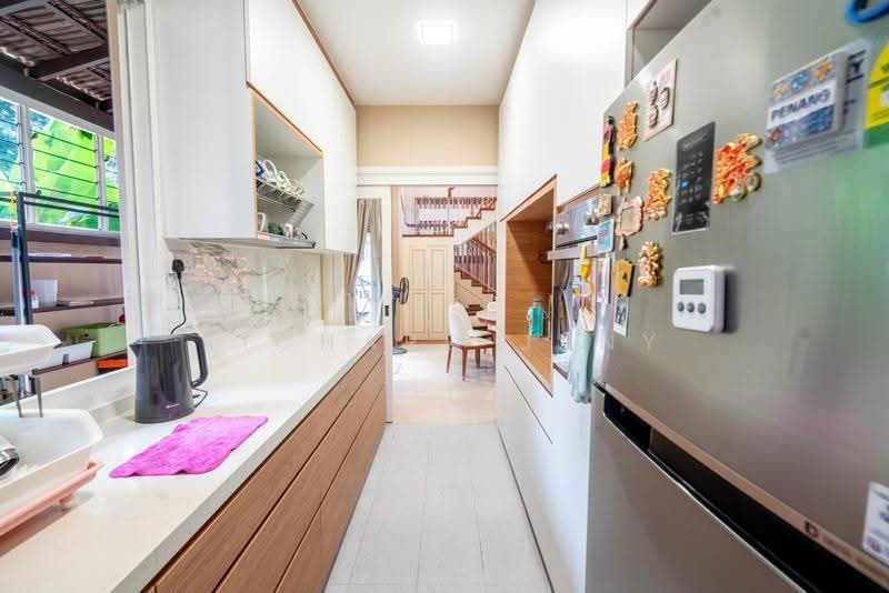 The Springside, 31 Springside Walk, Mandai / Upper Thomson, 5 Bedrooms, 3,800 sqft, Terraced House For Sale, by Richard Jany, 500200921 - Kitchen - PropertyGuru.com.sg