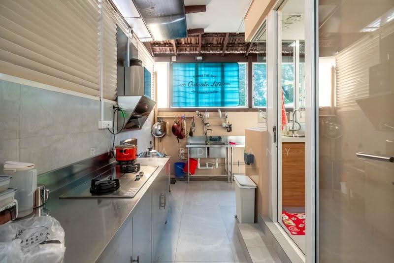 The Springside, 31 Springside Walk, Mandai / Upper Thomson, 5 Bedrooms, 3,800 sqft, Terraced House For Sale, by Richard Jany, 500200921 - Kitchen - PropertyGuru.com.sg