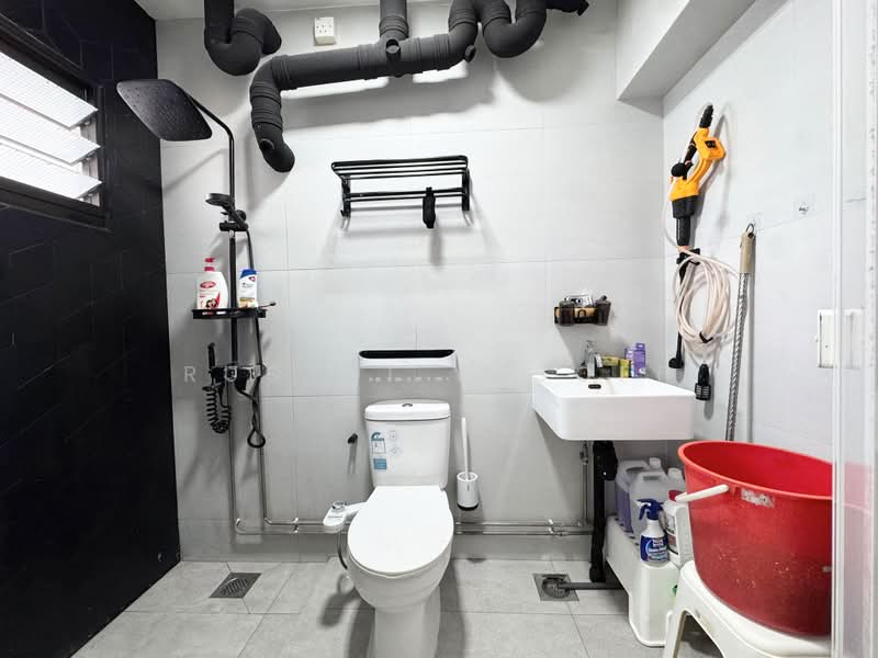 275A Jurong West Street 25, 275A Jurong West Street 25, 3 Bedrooms, 1,194 sqft, HDB Flat For Sale, by Rusydi Yusoff, 500200935 - Bathroom - PropertyGuru.com.sg