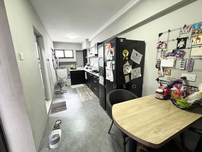275A Jurong West Street 25, 275A Jurong West Street 25, 3 Bedrooms, 1,194 sqft, HDB Flat For Sale, by Rusydi Yusoff, 500200935 - Kitchen - PropertyGuru.com.sg