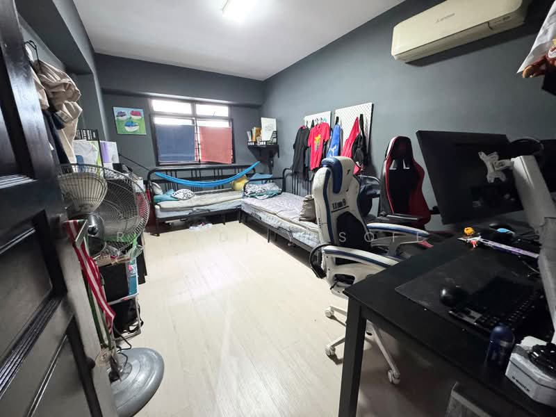275A Jurong West Street 25, 275A Jurong West Street 25, 3 Bedrooms, 1,194 sqft, HDB Flat For Sale, by Rusydi Yusoff, 500200935 - Bedroom - PropertyGuru.com.sg