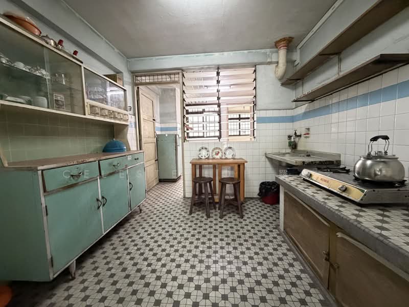 115 Lorong 1 Toa Payoh, 115 Lorong 1 Toa Payoh, 3 Bedrooms, 700 sqft, HDB Flat For Sale, by Celeste Loh 羅婉之, 500200962 - Kitchen - PropertyGuru.com.sg