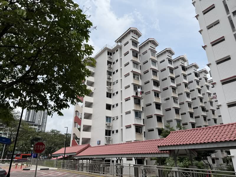 115 Lorong 1 Toa Payoh, 115 Lorong 1 Toa Payoh, 3 Bedrooms, 700 sqft, HDB Flat For Sale, by Celeste Loh 羅婉之, 500200962 - Exterior - PropertyGuru.com.sg