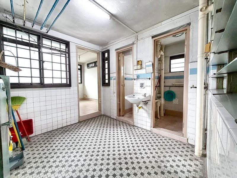 115 Lorong 1 Toa Payoh, 115 Lorong 1 Toa Payoh, Balestier / Toa Payoh, 3 Bedrooms, 700 sqft, HDB Flat For Sale, by Celeste Loh 羅婉之, 500200962 - Bathroom - PropertyGuru.com.sg