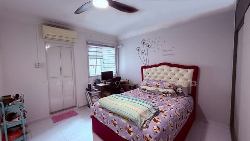 925 Jurong West Street 92, 925 Jurong West Street 92, 3 Bedrooms, 1,151 sqft, HDB Flat For Sale, by Jan Chong 张纳旗, 500200965 - Master Bedroom - PropertyGuru.com.sg